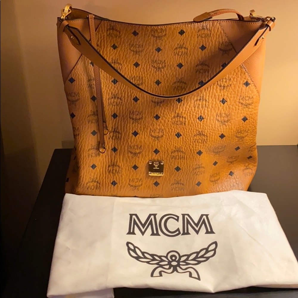 💯 Authentic MCM Visetos Large Klara Hobo Cognac